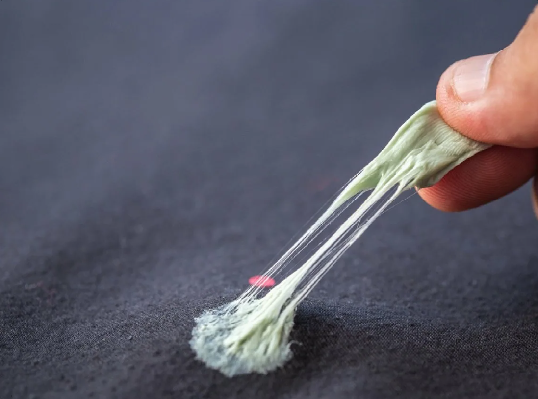 Как убрать пятно от жвачки с одежды, ткани